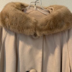 Amazing vintage wool coat with fur collar